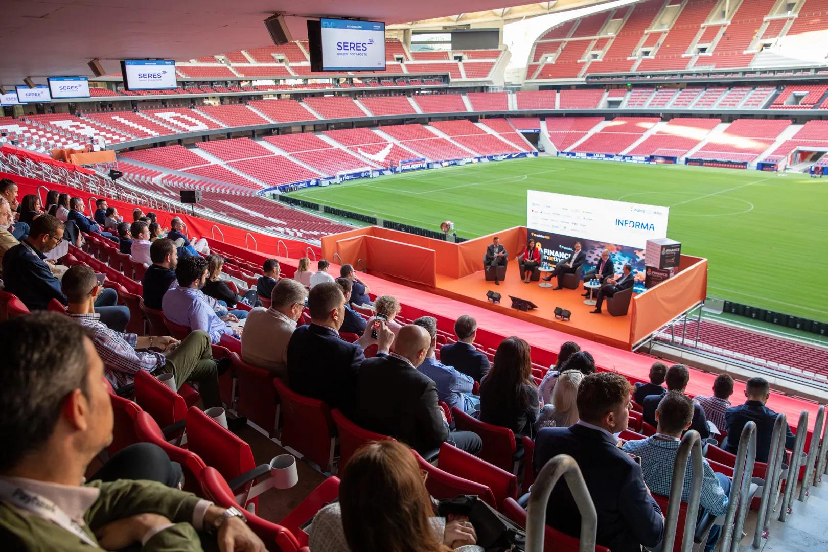 imagen mesa redonda Finance Meeting 2023