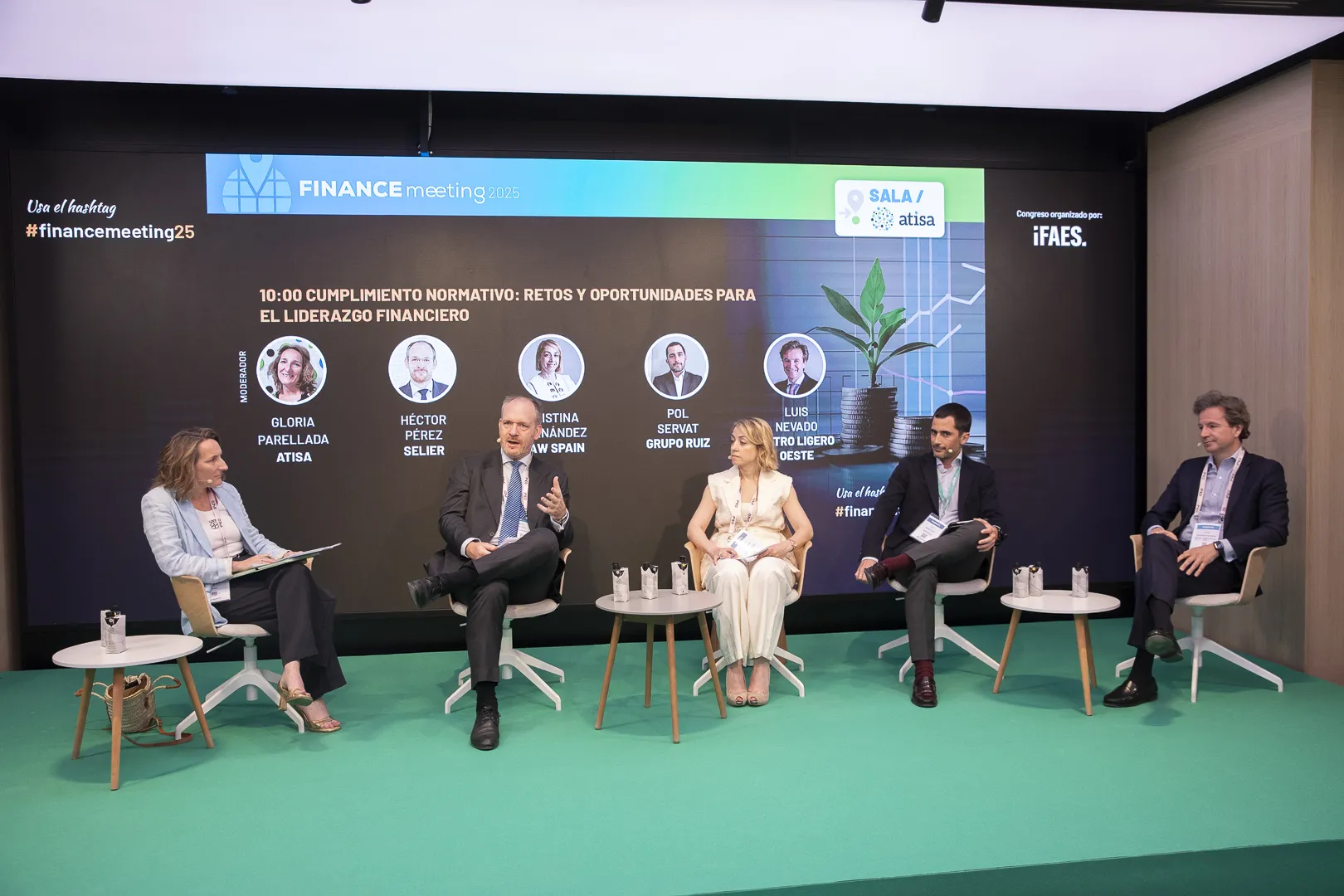 imagen mesa redonda FinanceMeeting 2025